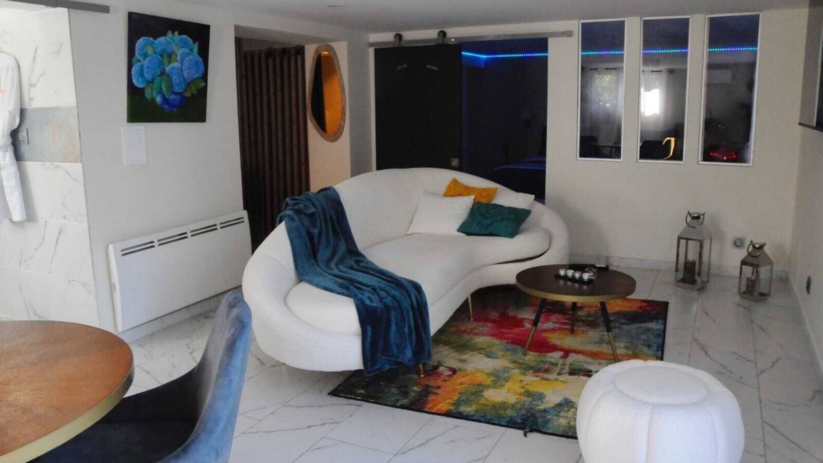 Rive-de-Gier House | Love room le belka