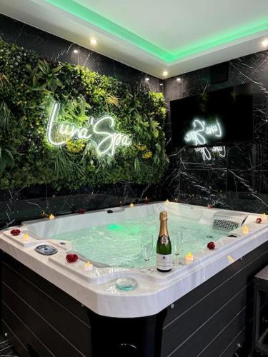 Saint-Ouen-l'Aumone Apartment | Love Room, Luna Spa APRÈS-MIDI 13h à 18h