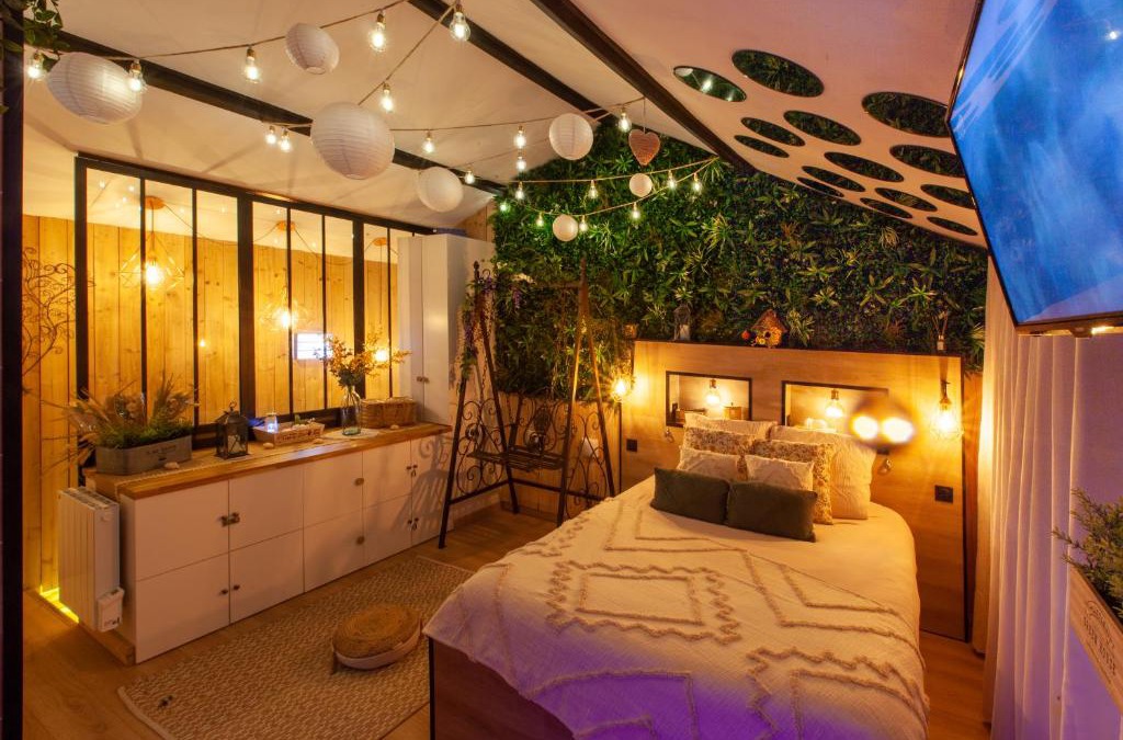 Downtown Angers Bed & Breakfast | Love Room Romantique Les Petits Plaisirs