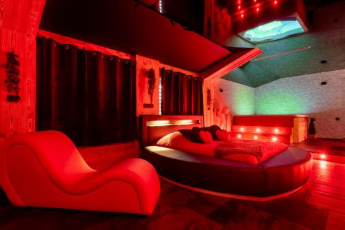 Ornans Apartment | Love Room Tentation