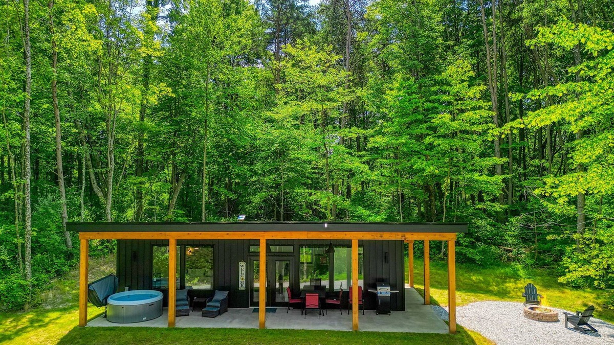 Sugar Grove Cabin | Love Shack at Trickle Creek at Hocking Hills