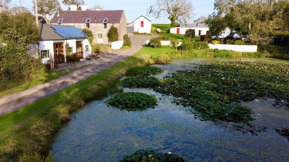 Milford Haven House | Loved for Its Tranquility, exclusivity. Central location. Hot tub.