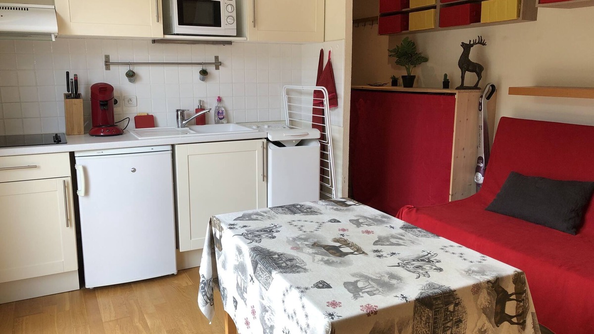 Saint-Pierre-dels-Forcats Apartment | Lovely studio at the foot of the Cambre d'Aze slopes
