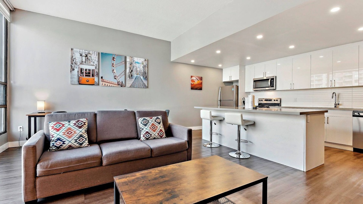 Bay Street Corridor Apartment | Lovely 1+1-BR in DT Toronto