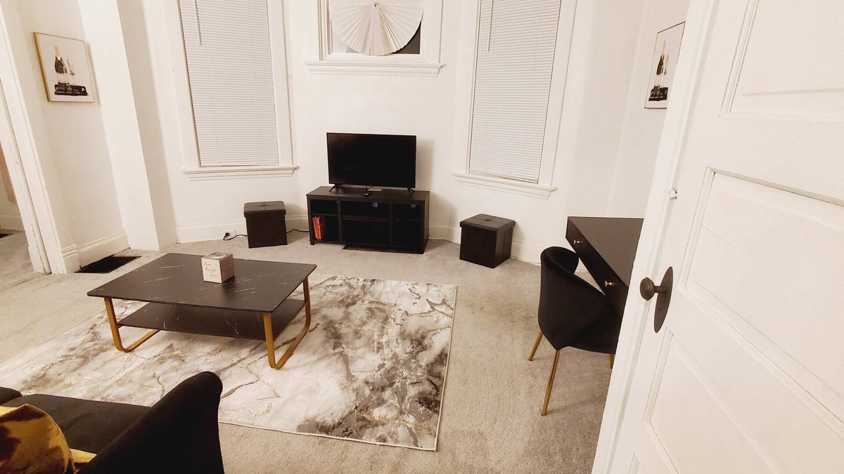 Roselawn Finance Apartment | Lovely 1-bd unit w/free parking 12 min to downtown