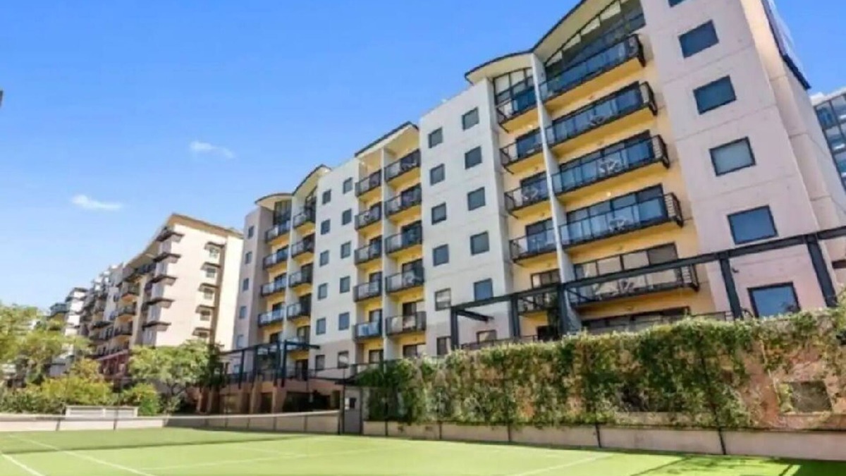 Perth Central Business District Apartment | Lovely 1 bed city pad with pool, free parking, gym