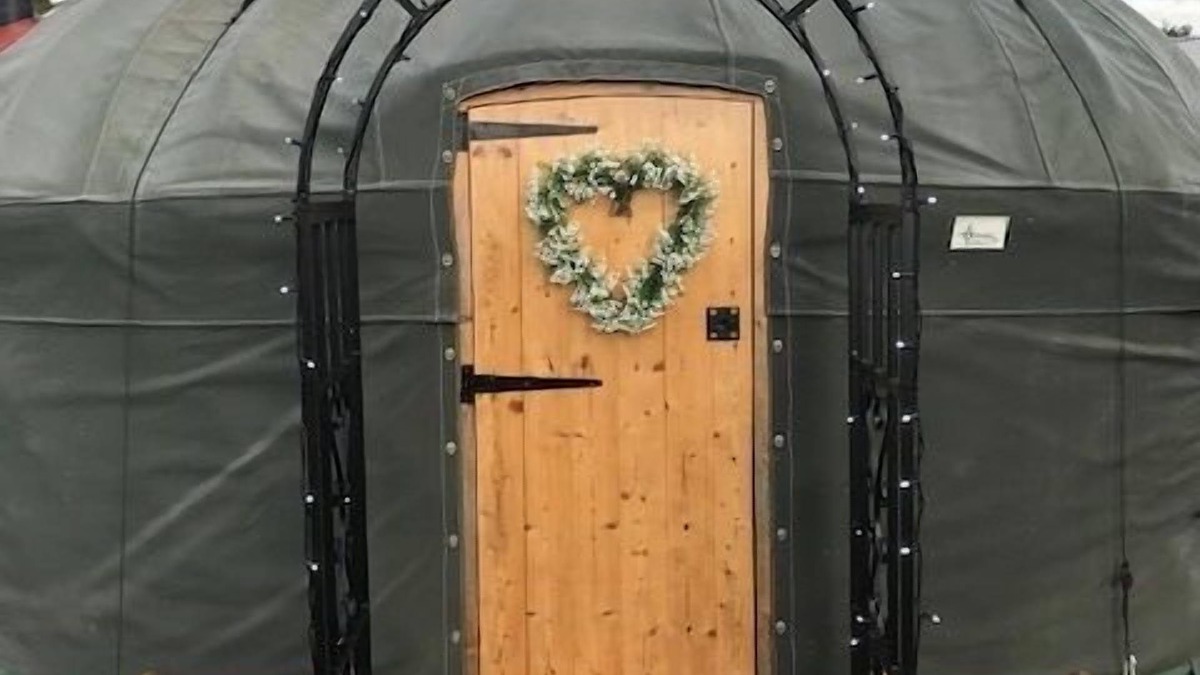 Berwick St James Cabin | Lovely 1 bed Yurt in Salisbury