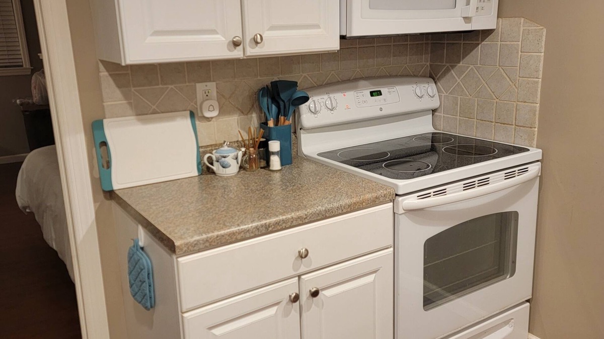Piscataway House | Lovely 1-Bedroom Apartment -Less then 2 miles from RUTGERS