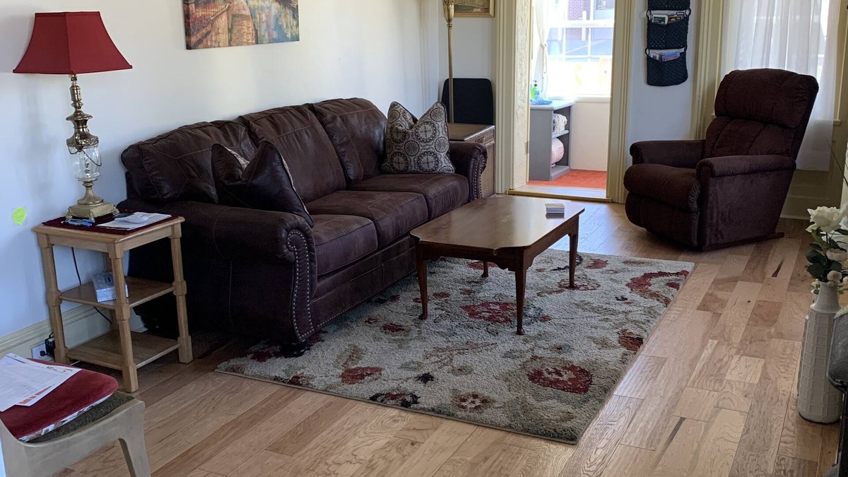Golden Apartment | LOVELY 1 Bedroom Apartment in the Heart of Golden