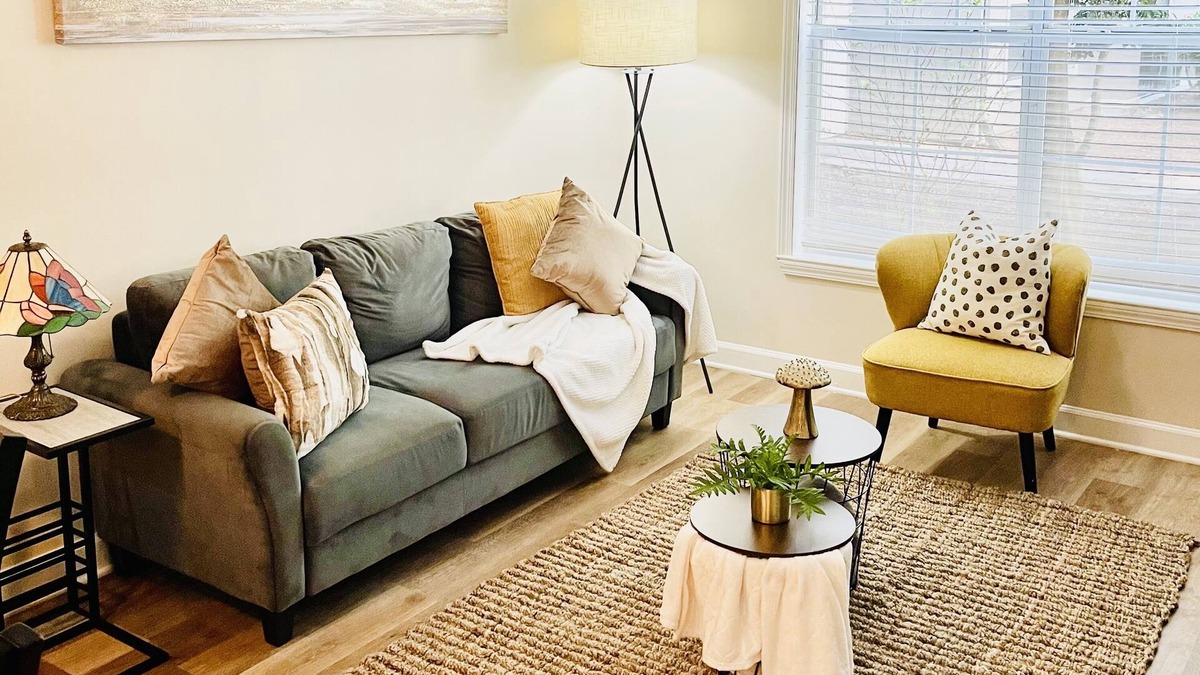 Dunwoody Apartment | Lovely 1 bedroom Queen suite with Wifi and free parking.