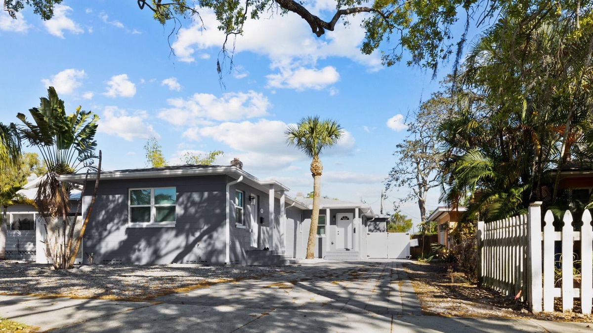 Historic Uptown Apartment | Lovely 1 bedroom rental unit 5 minutes to downtown
