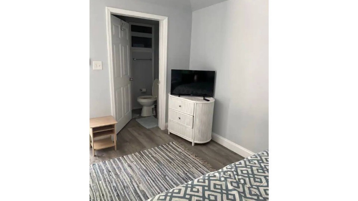 Jupiter House | Lovely 1 Bedroom with a Pool