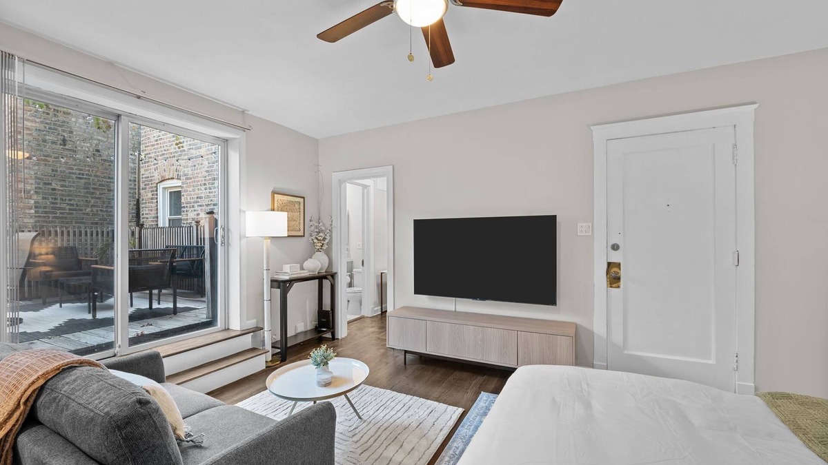 Ravenswood Apartment | Lovely 1BR/1BA in the Heart of Lincoln Square