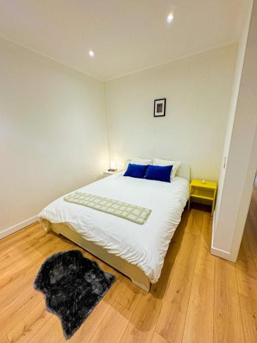 Bloemekenswijk Apartment | Lovely 1BR & 1LR Apt for 4P, Only 15 Min Walk to City Center