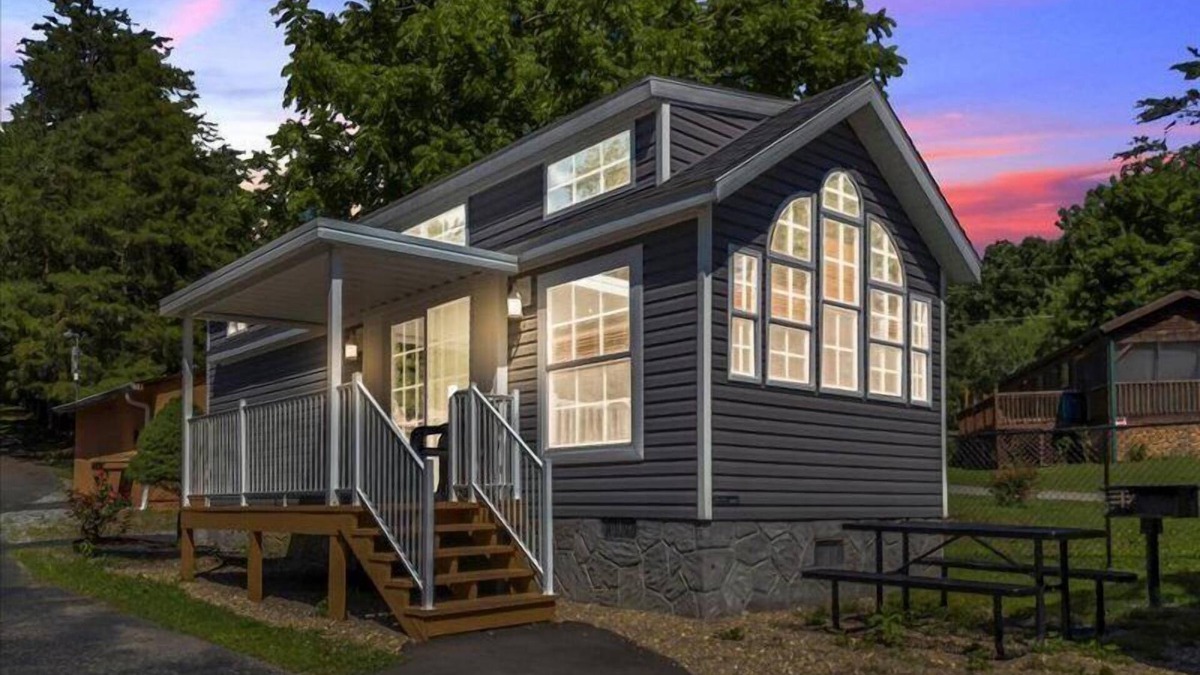 Gatlinburg - Pigeon Forge Cottage | Lovely 1BR Cottage with Loft