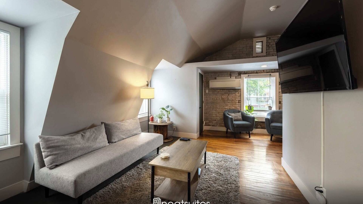 Ludlow Apartment | Lovely 1BR in Historic Ludlow - Behind the Art Shop