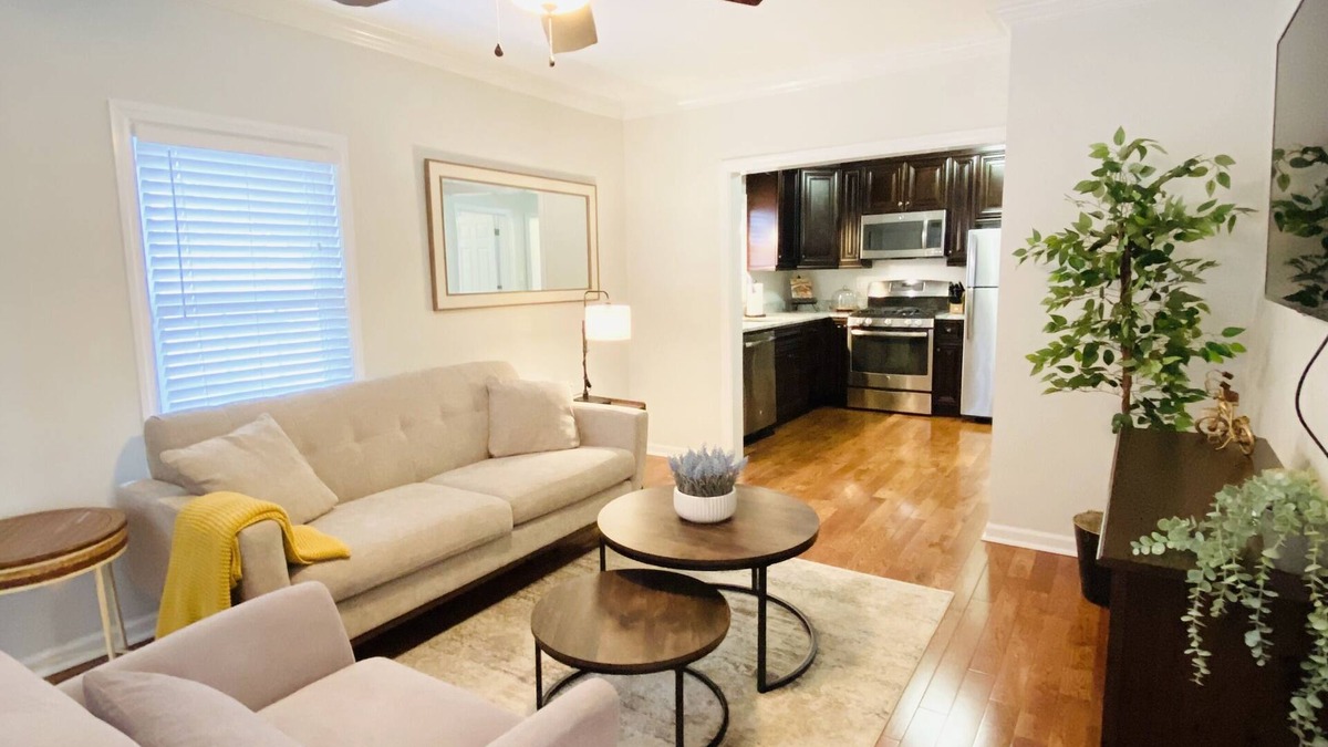 Stamford Apartment | Lovely 2 bdrm apt w/parking and outdoor sitting