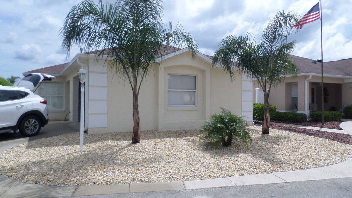 The Villages House | Lovely 2 Bed/2 Bath Courtyard Villa and great location!