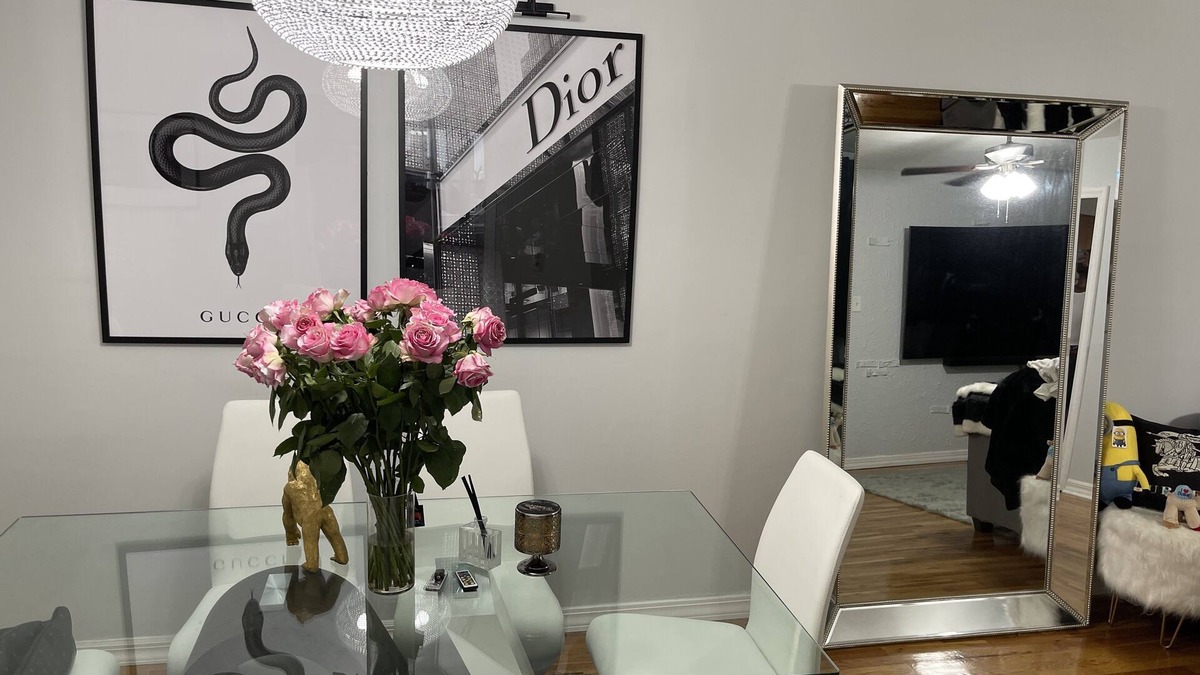 Canarsie House | Lovely 2 bed/bathroom apartment with open parking