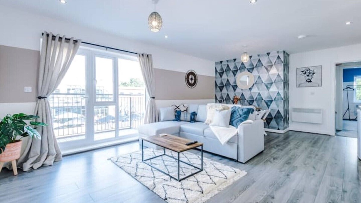 Formby Apartment | Lovely 2 Bed Apartment -Ideal 4 Leisure & Business Travellers