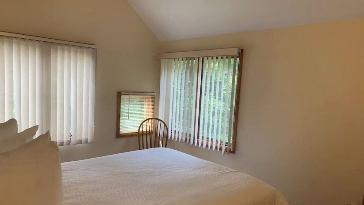 East Stroudsburg Resort | Lovely 2 Bedroom in Shawnee! Amenities Galore!