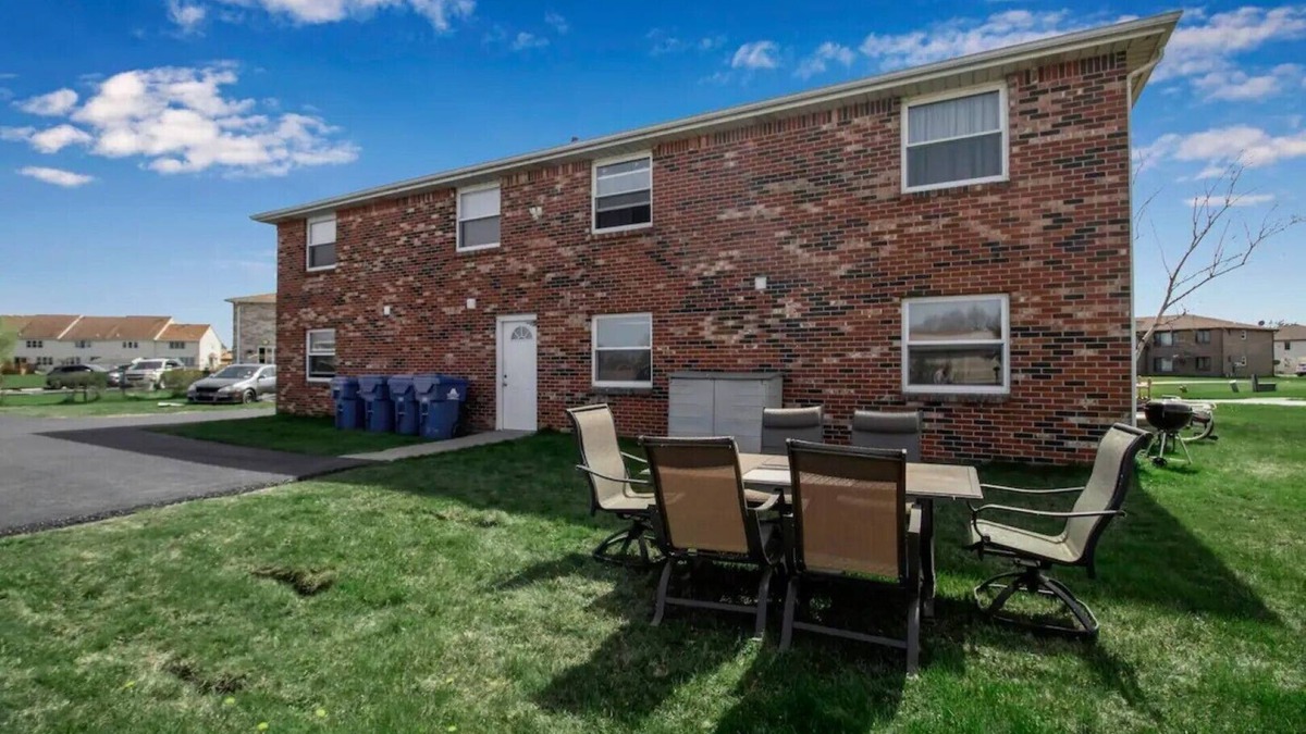 North Tonawanda Apartment | Lovely 2 bedroom apartment with free parking