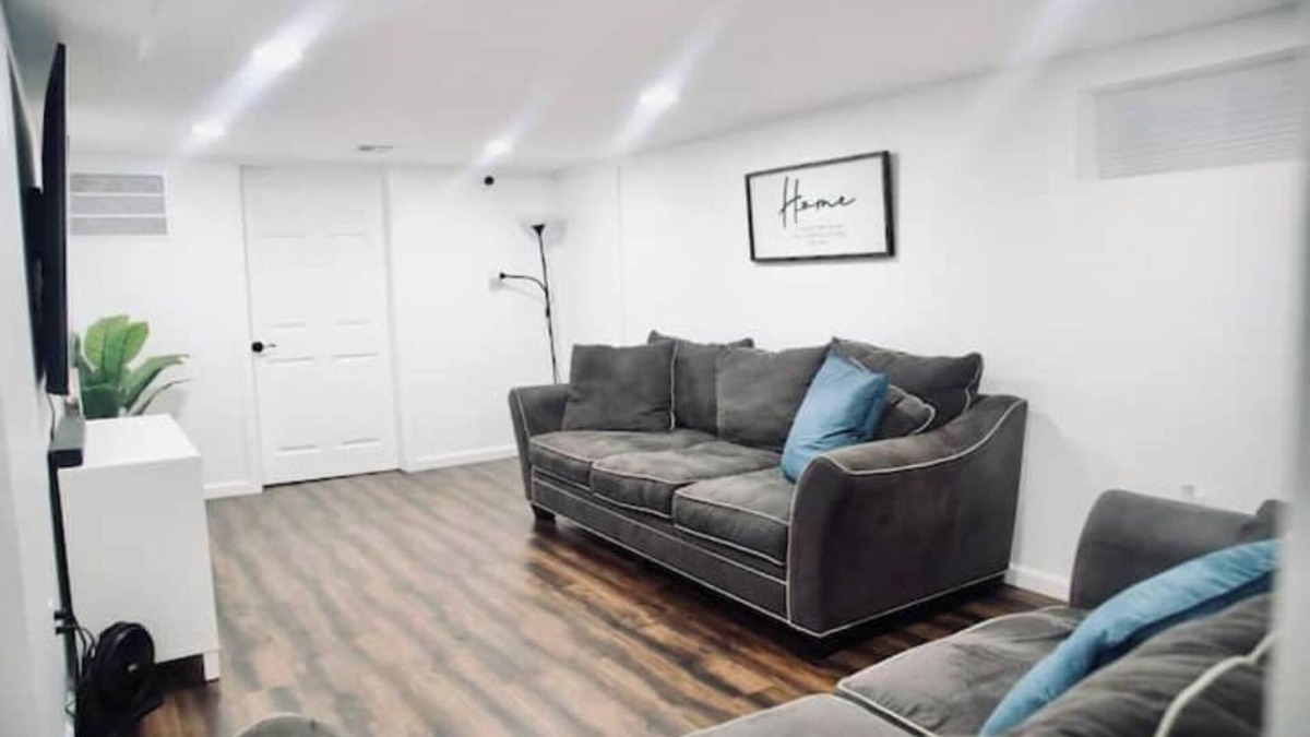 Livingston House | Lovely 2 Bedroom & 1 Bath Space
