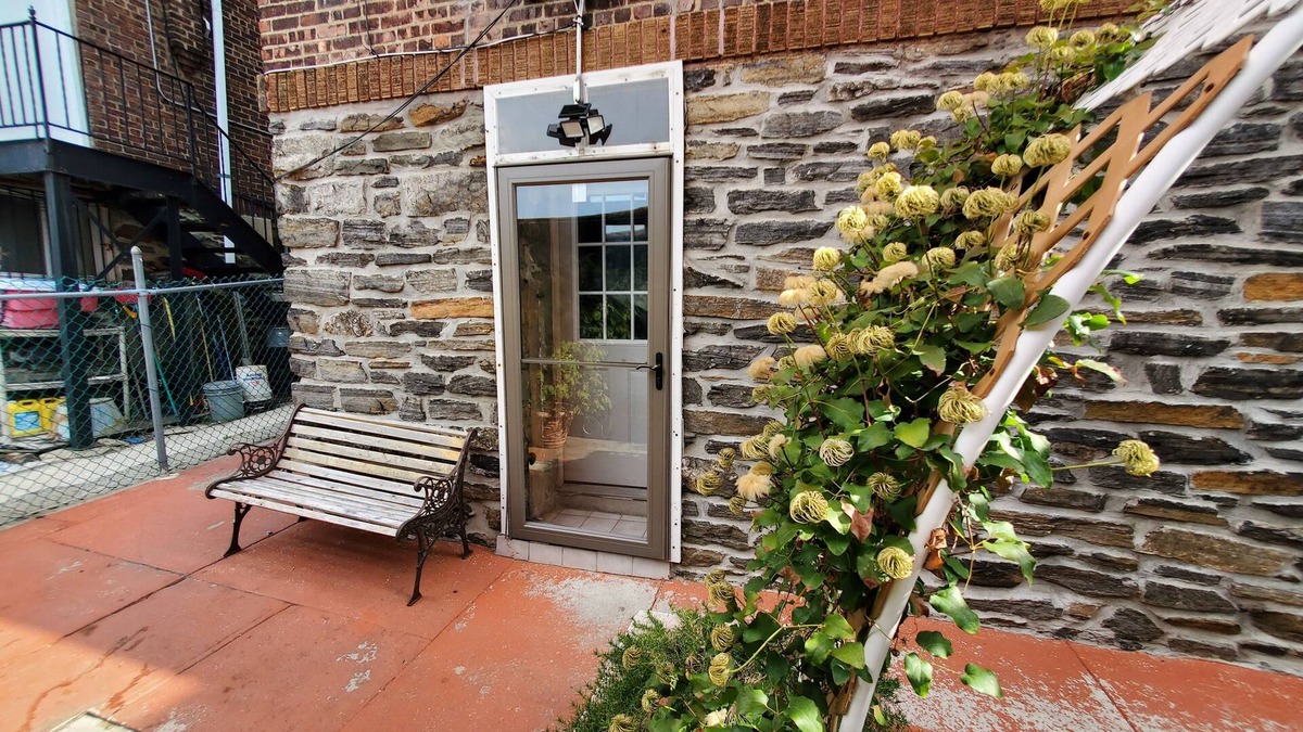 Morris Heights Apartment | Lovely 2 bedroom apartment in a private house with beautiful garden