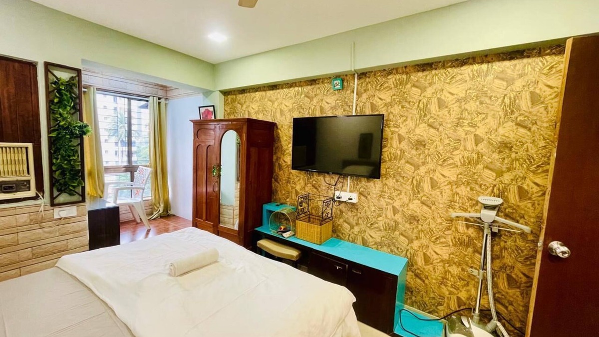 Bandra West Apartment | Lovely 2-bedroom apartment with WiFi, AC at Hill Road, Bandra west.