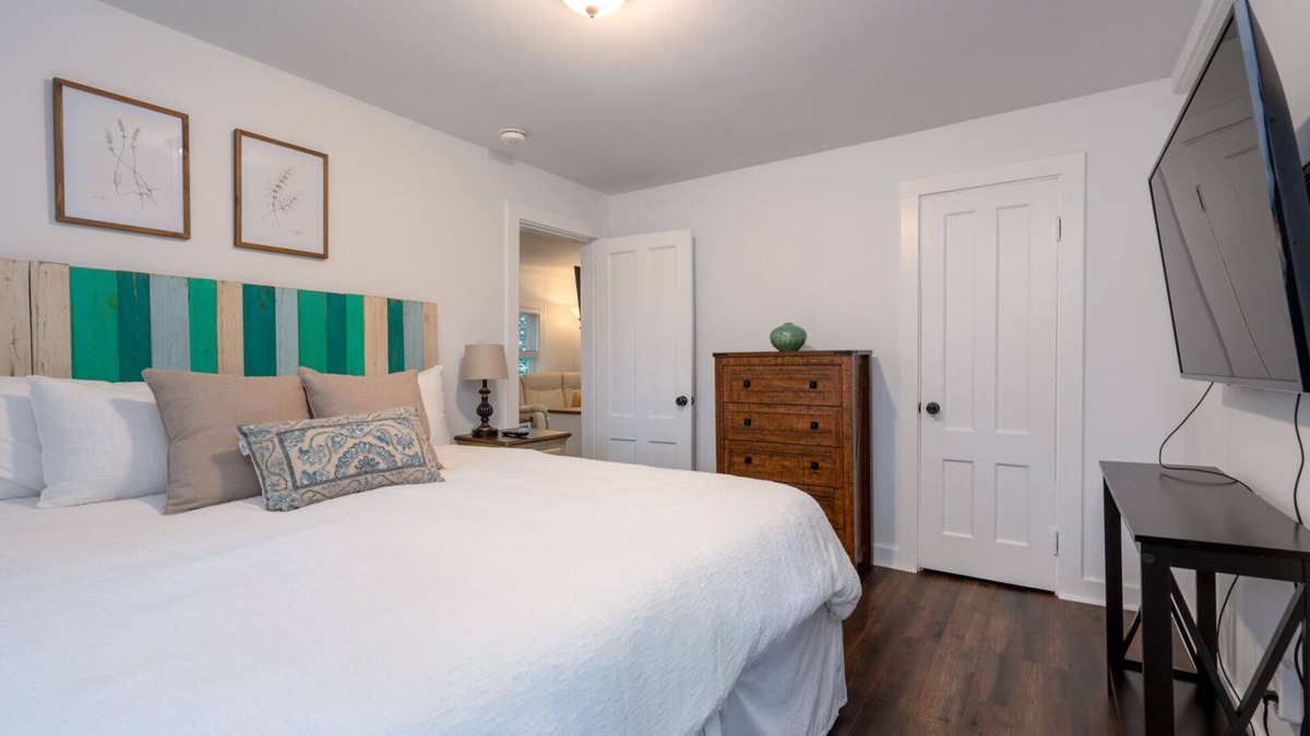 Manchester Apartment | Lovely 2-Bedroom Apt in Historic Carriage House