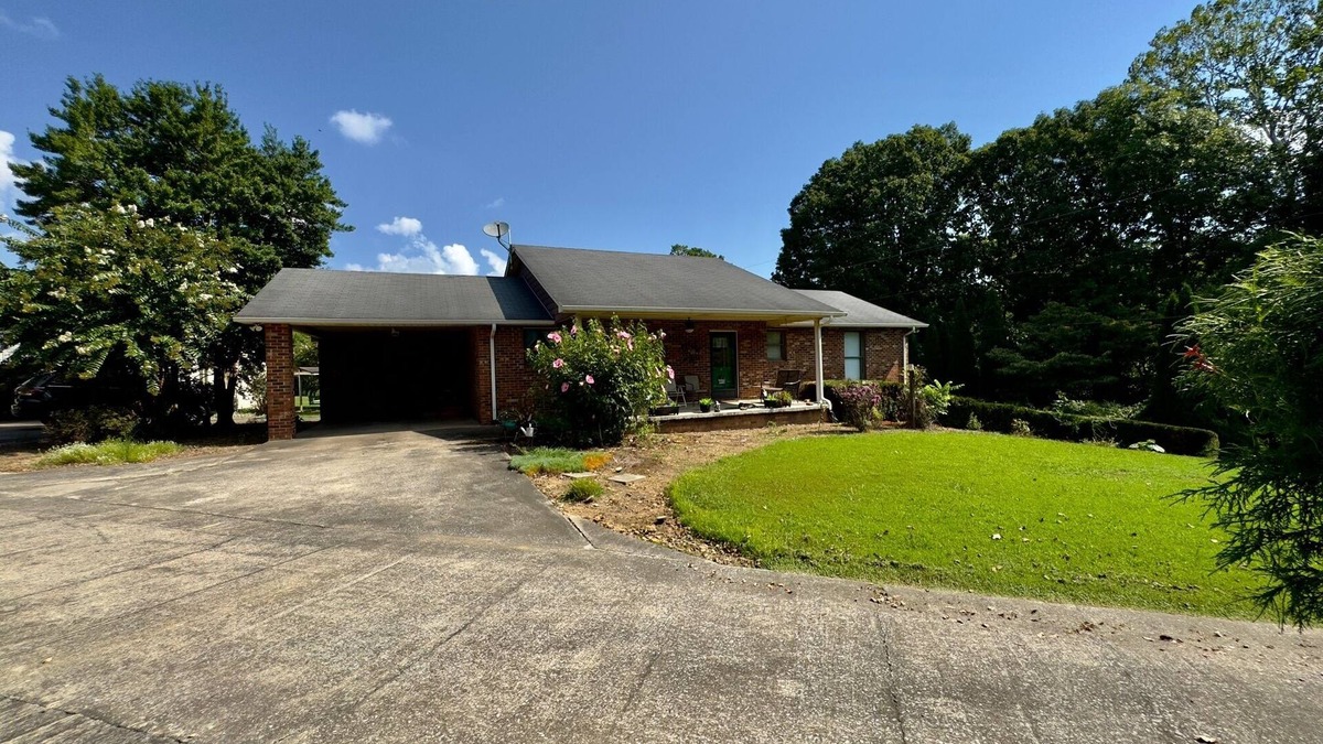 Halfway Cottage | Lovely 2-bedroom cottage if you enjoy relaxing after a full day of fun.