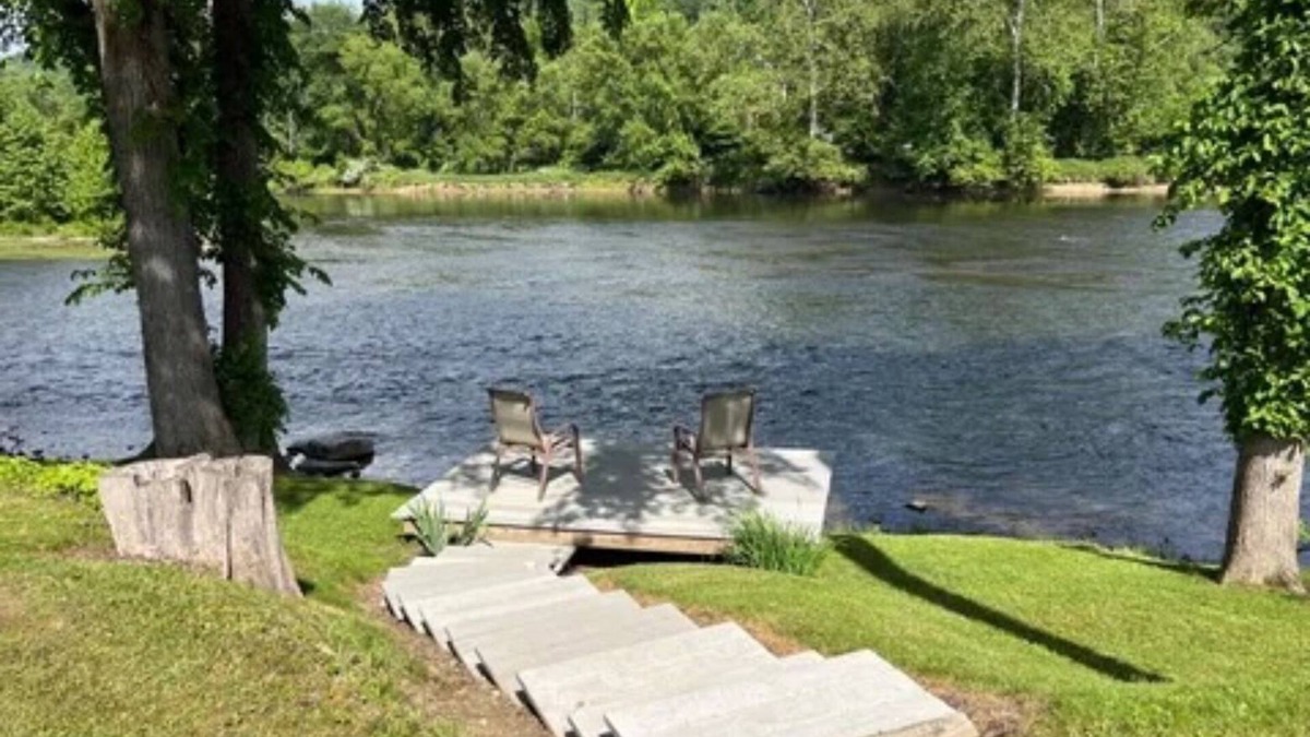 Irvine House | Lovely 2-bedroom house on the Allegheny River