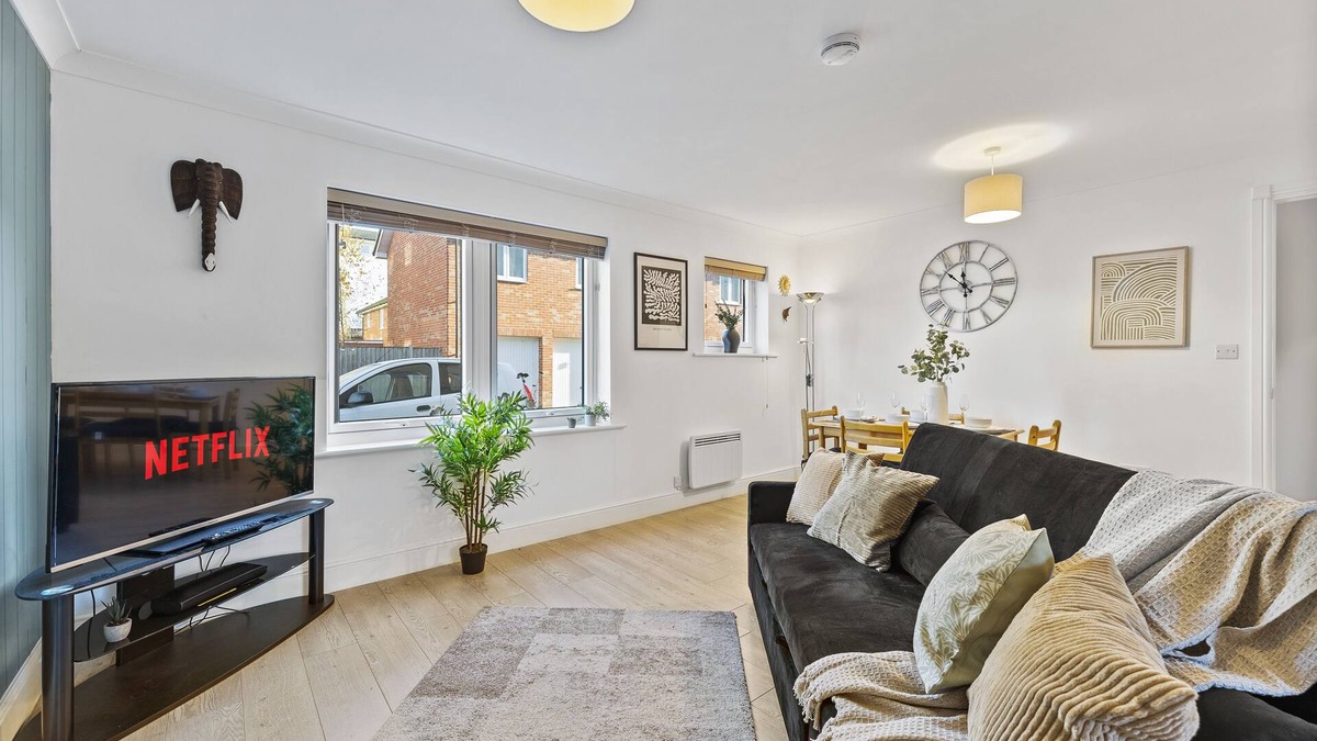 Warwick House | Lovely 2-bedroom in Warwick