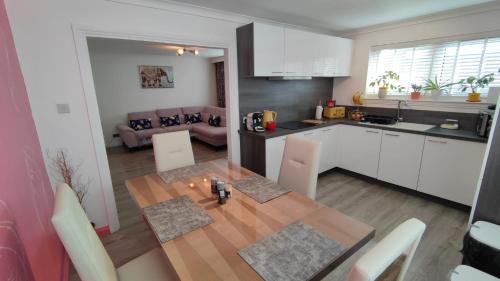 Clydebank Apartment | Lovely 2 Bedroom Modern Ground Floor Flat