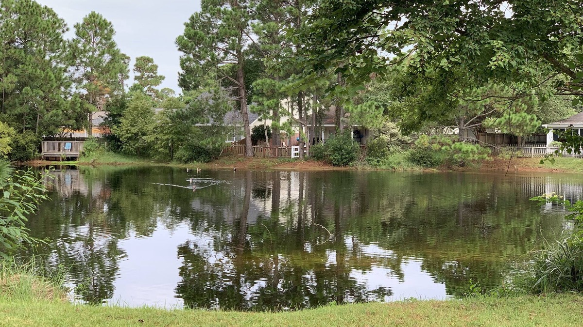 Gulf Breeze House | Lovely 2 bedroom on lake between 2 beaches!
