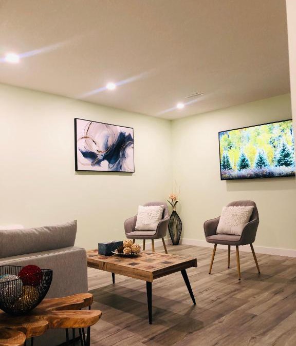Springbank Hill House | Lovely 2-bedroom suite with private entrance