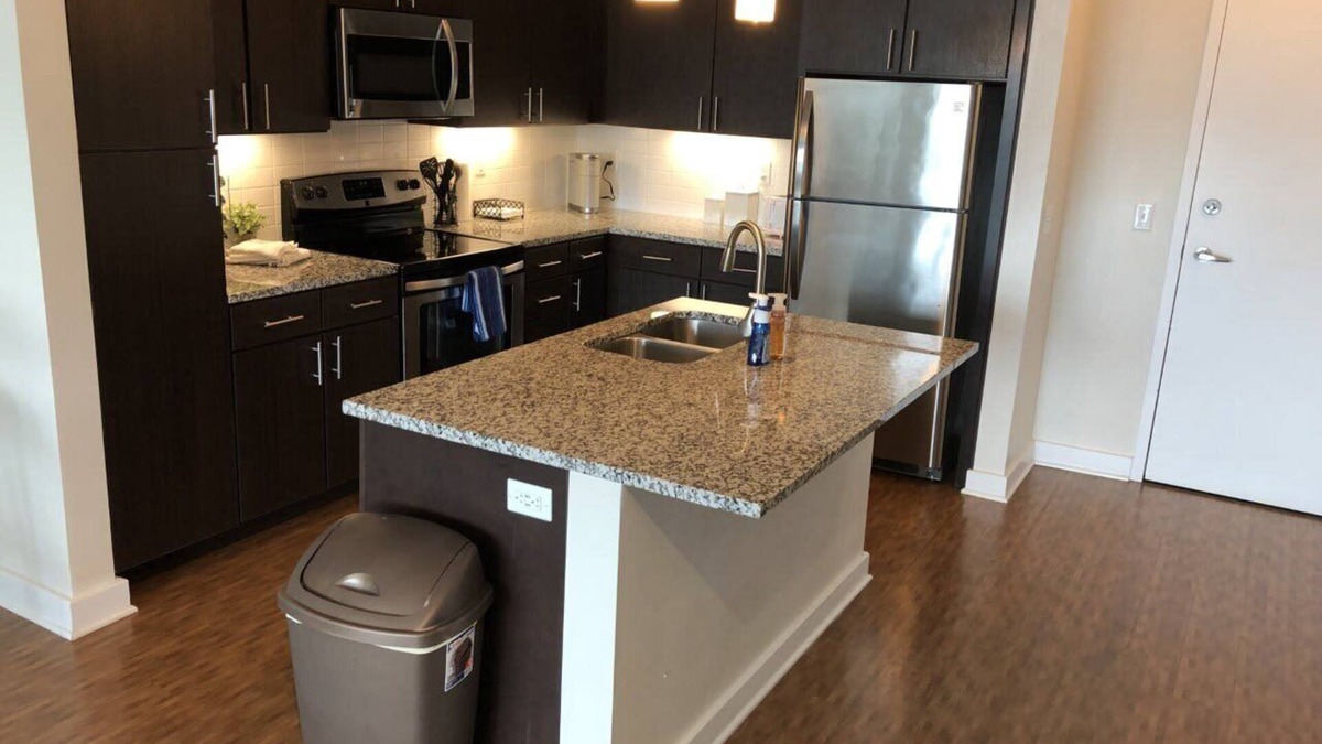 Grandview Heights Apartment | Lovely 2 bedroom unit with pool and hot tub