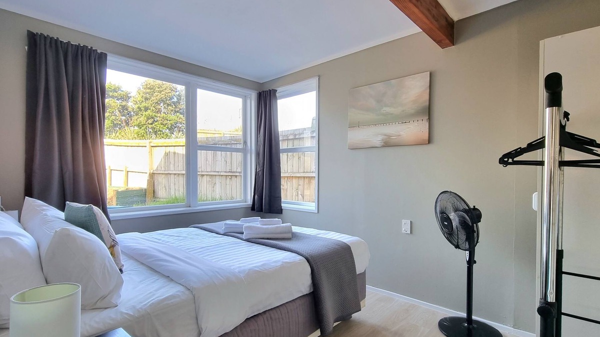 Hillsborough House | Lovely 2- Bedroom Unit with Free Parking
