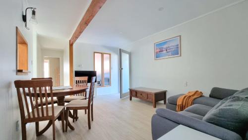 Hillsborough Apartment | Lovely 2 - Bedroom Unit with Free Parking