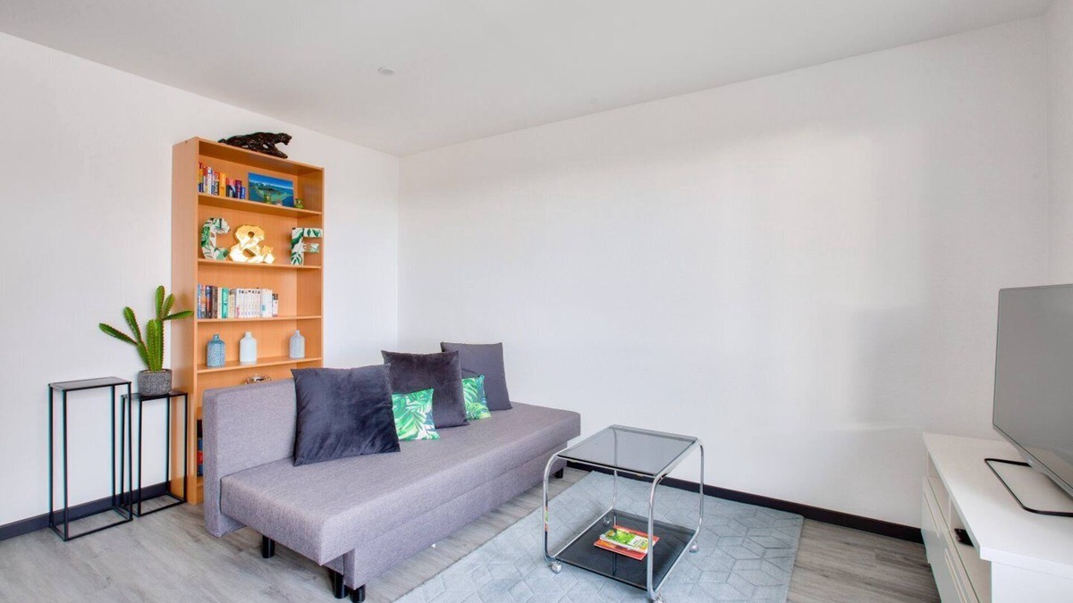 Neudorf Ouest Apartment | Lovely 2 BR Flat with balcony near the city center