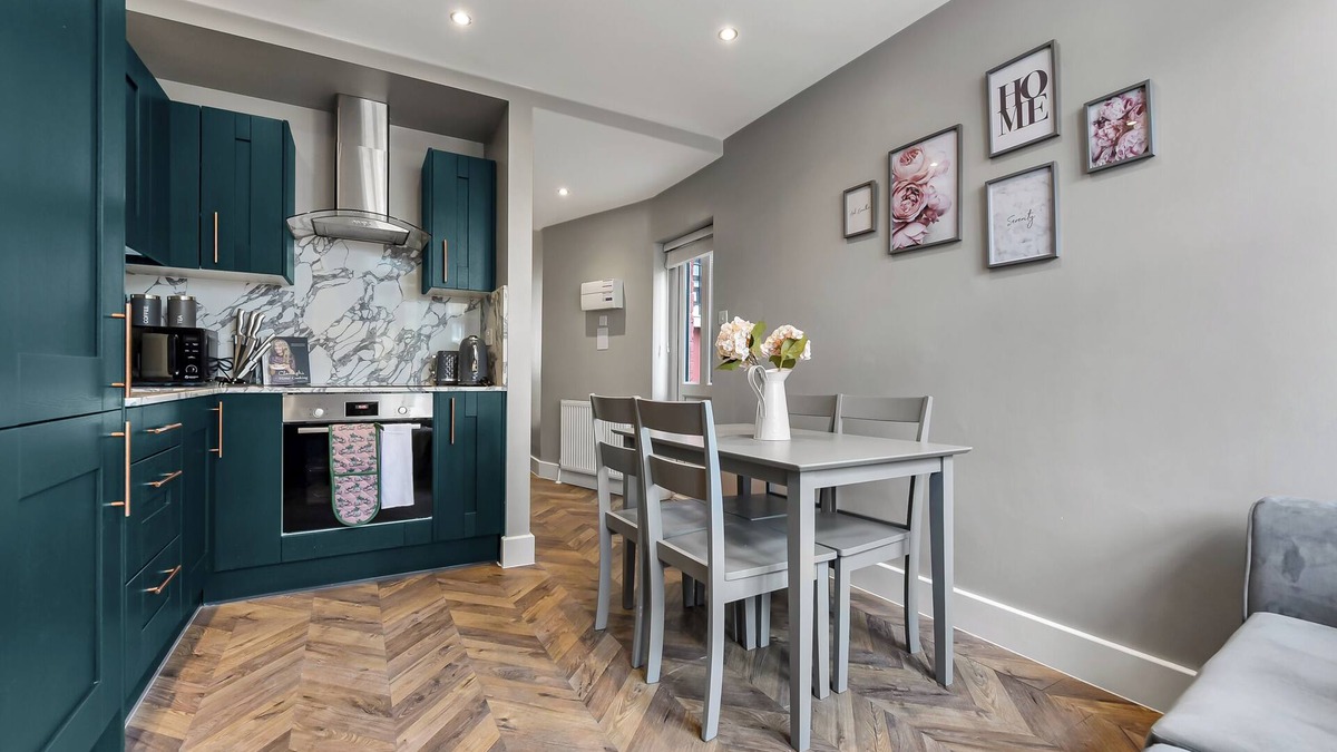 Harringay House | Lovely 2 BR with Grill