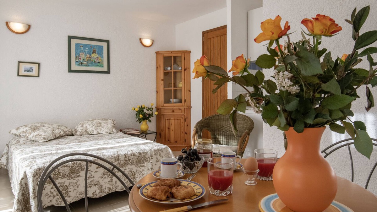 Saint-Paul-de-Vence Apartment | Lovely 2 person studio with terrace and garden in a villa in St Paul de Vence
