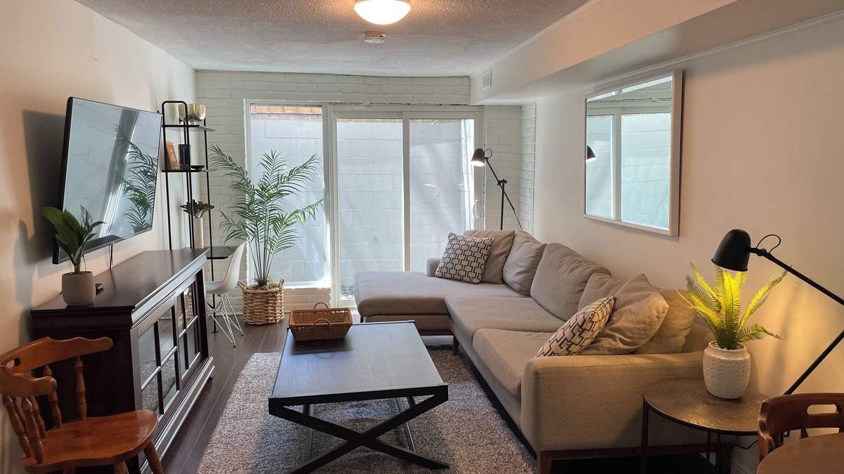 Cabbagetown Apartment | Lovely 2Bedroom Toronto Apartment