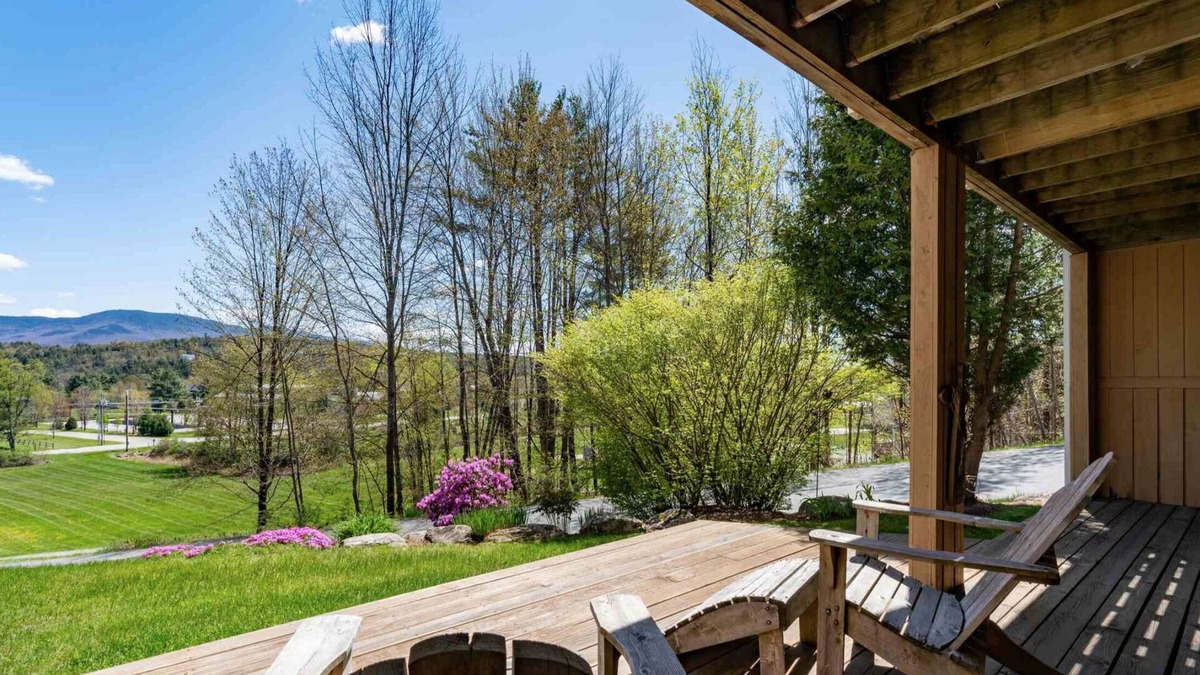 Stowe Area Condo | Lovely 2BR, 2BA Condo Near All Attractions. Hypoallergenic dogs OK with approval
