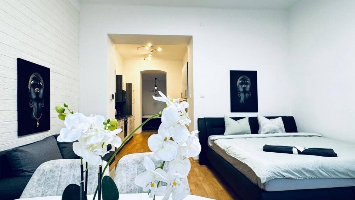 Klosterneuburg Apartment | Lovely 2BR for 5 | Peaceful & Central Stay