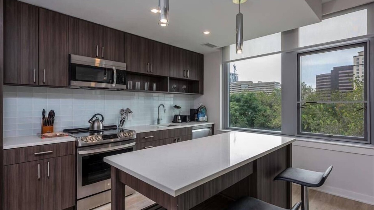 Crystal City Apartment | Lovely 2BR | Rooftop Pool | Arlington/Crystal City | by GLS