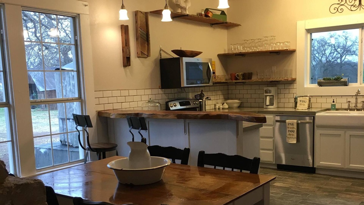 Golinda House | Lovely 3/2 farmhouse 15 minutes from Baylor