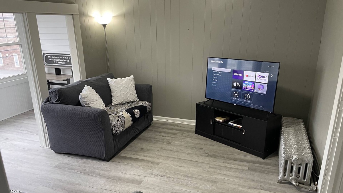 Nazareth Apartment | Lovely 3 BD Rental Unit With Free Parking
