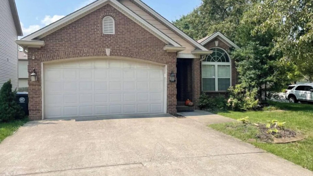 Lexington House | Lovely 3 Bdrm Home w/Free Parking Close to I-75!