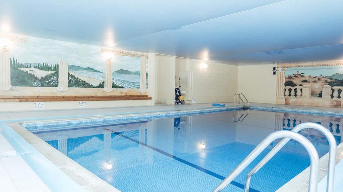 Chillington House | Lovely 3 Bed/3 Bath Converted Barn With Shared Indoor Pool, Sauna & Tennis Court